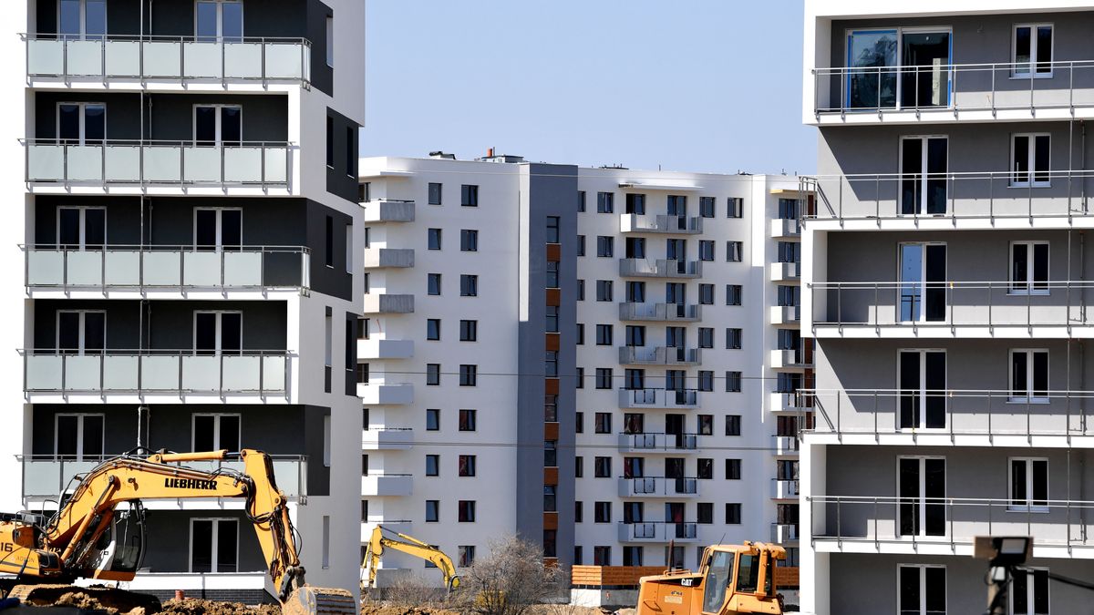 Brać kredyt czy czekać? Takie pytanie zadaje sobie wiele osób, które przymierza się do hipoteki