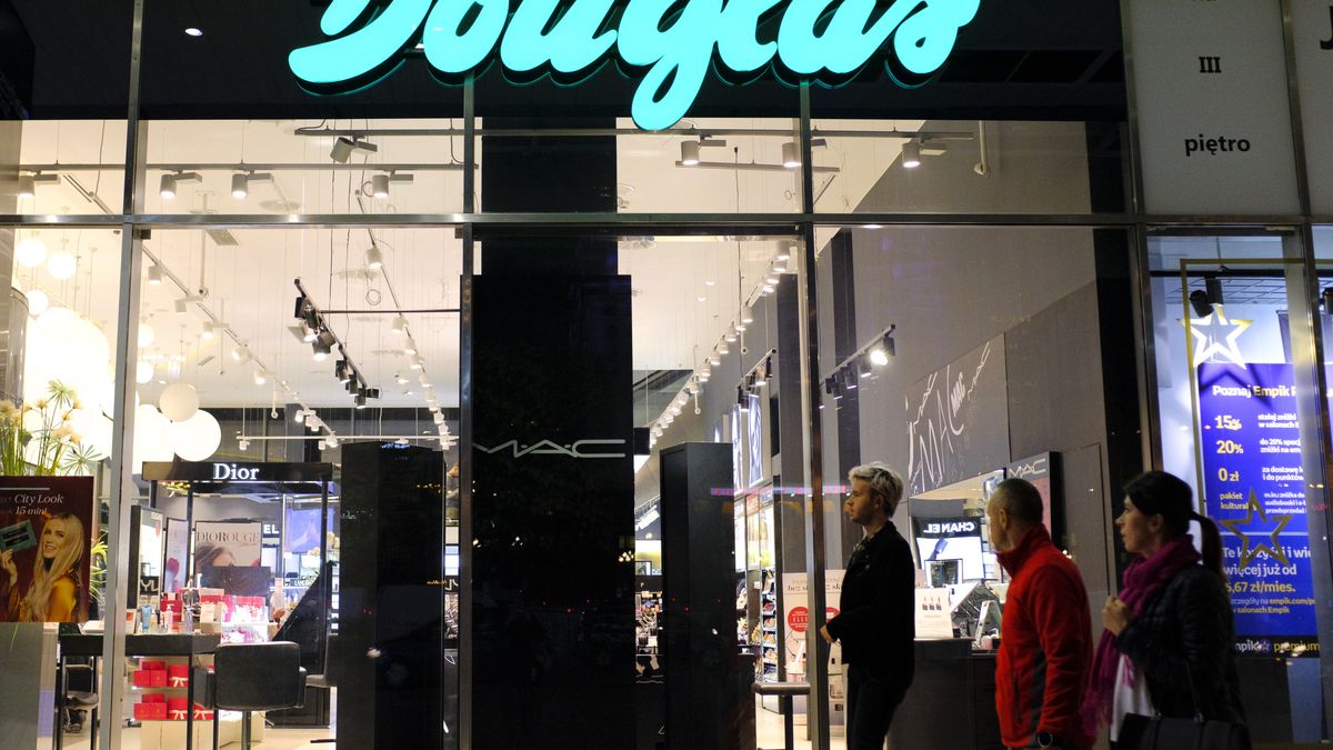 Douglas zamknie 500 sklepów. Przenoszą sprzedaż do internetu