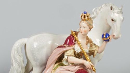 Warszawa. W weekend kobieca wystawa w Zamku Królewskim. Na zdjęciu "Alegoria Europy" - figurka z miśnieńskiej fabryki