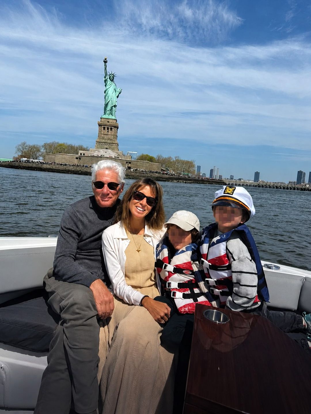 Richard Gere z żoną i synami