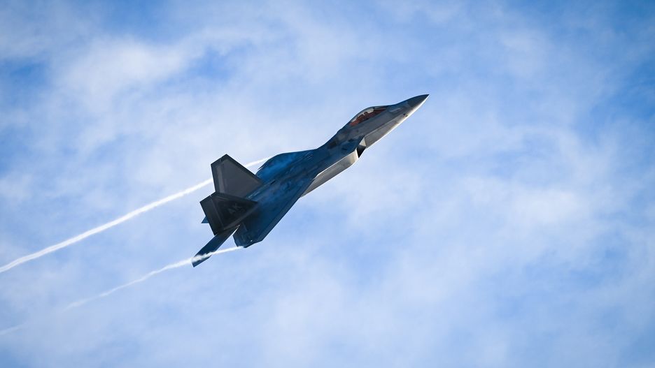 Myśliwiec F-22.