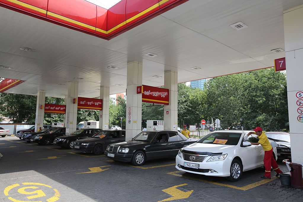 Kazakhstan faces fuel crisis: Export ban and price worries