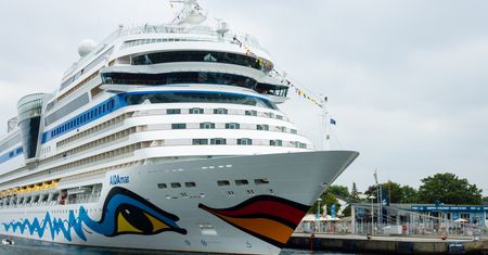 Luksusowy "pływający hotel" zawinął do portu w Gdyni