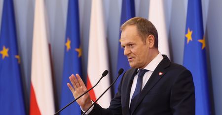 Bruksela przygląda się sytuacji w Polsce. "Piją mleko, które sami rozlali"