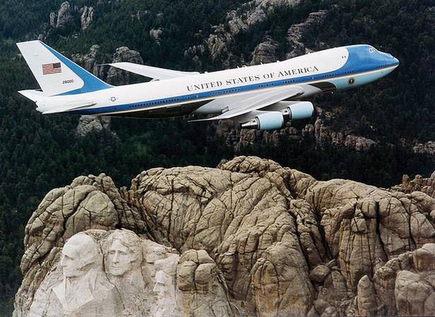 Niezwykłe konstrukcje [cz. 16]. Air Force One i E-4 - powietrzne centrum dowodzenia 1