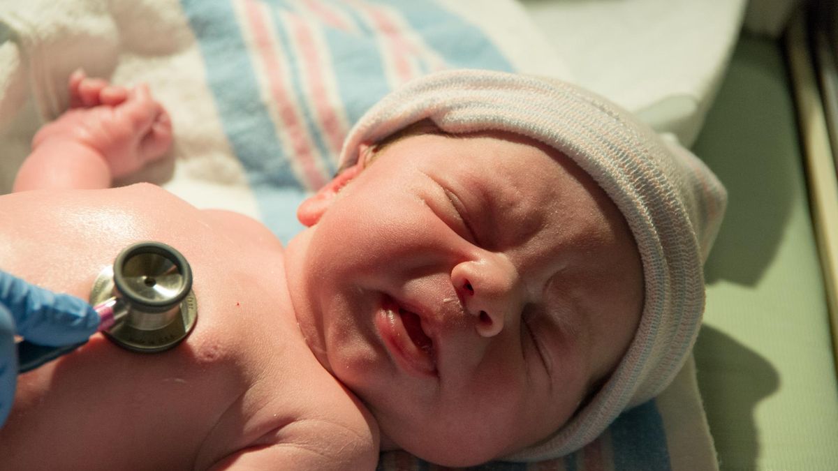 Badania noworodka wskazują, jaki jest stan zdrowia dziecka po porodzie i czy maluszek prawidłowo się rozwija