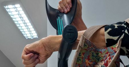 Nie każdy senior o tym wie. Oto co umożliwia legitymacja emeryta