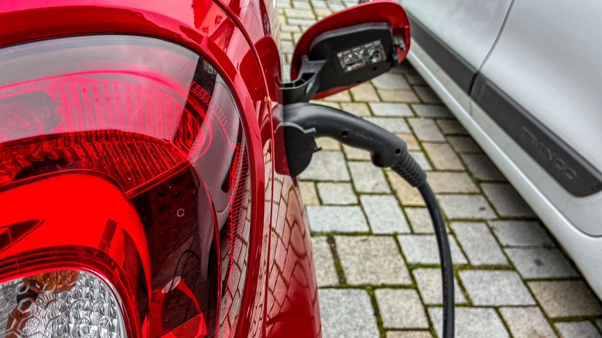 Electric cars charge at a public StromTankstelle electricity filling station in Kempten, Bavaria, Swabia, Allgaeu, Germany, on August 17, 2025. (Photo by Michael Nguyen/NurPhoto via Getty Images)