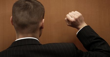 Urzędnik zapukał. Nie chciała go wpuścić. Pieniądze przepadły