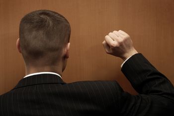 Urzędnik zapukał. Nie chciała go wpuścić. Pieniądze przepadły