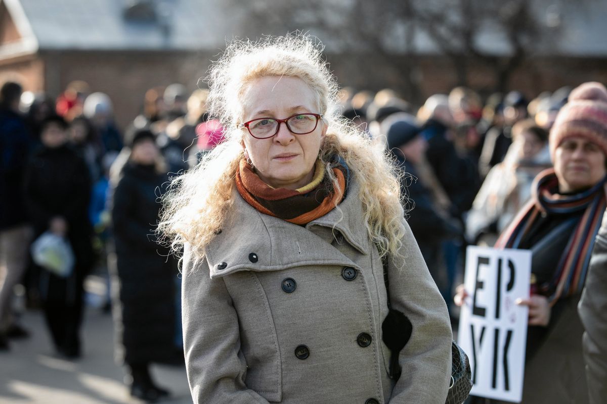 Mama 16-letniego Eryka podczas marszu milczenia zorganizowanego w Zamościu po śmierci chłopca. Kobieta zapowiada odwołanie od wyroku