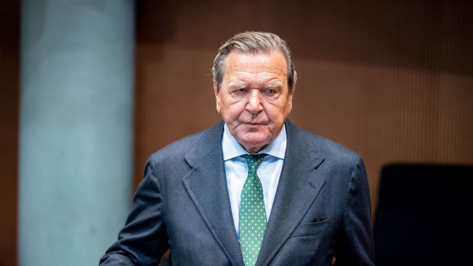 Bundestag's Economic Committee hearing on Nord Stream 2 pipeline
01 July 2020, Berlin: Gerhard Schroeder, former German Chancellor and current Head of the Nord Stream 2 Administrative Board, waits for the start of a hearing in the Bundestag's Economic Committee on the Nord Stream 2 pipeline project. Photo: Kay Nietfeld/dpa 
Dostawca: PAP/DPA.
Kay Nietfeld
