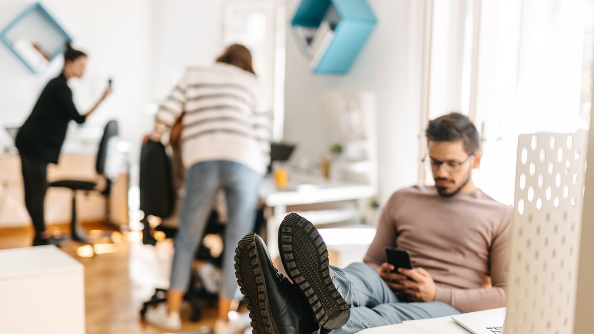 Generacja Z inaczej patrzy na pracę i jej warunki niż starsze pokolenia