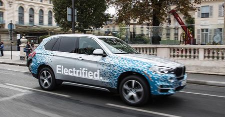 BMW X5 eDrive w Paryżu
