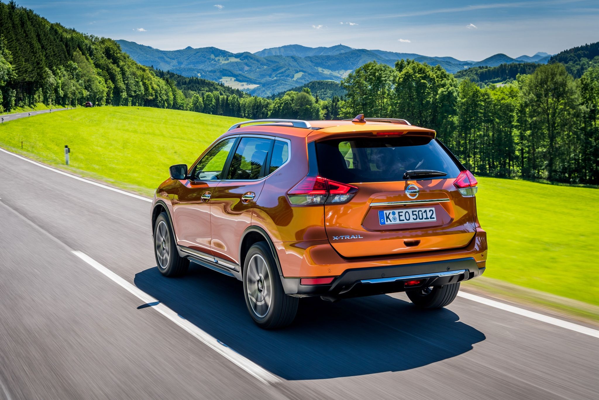 Nissan X-Trail za 100 tys. zł oferuje mocny silnik i skromne wyposażenie