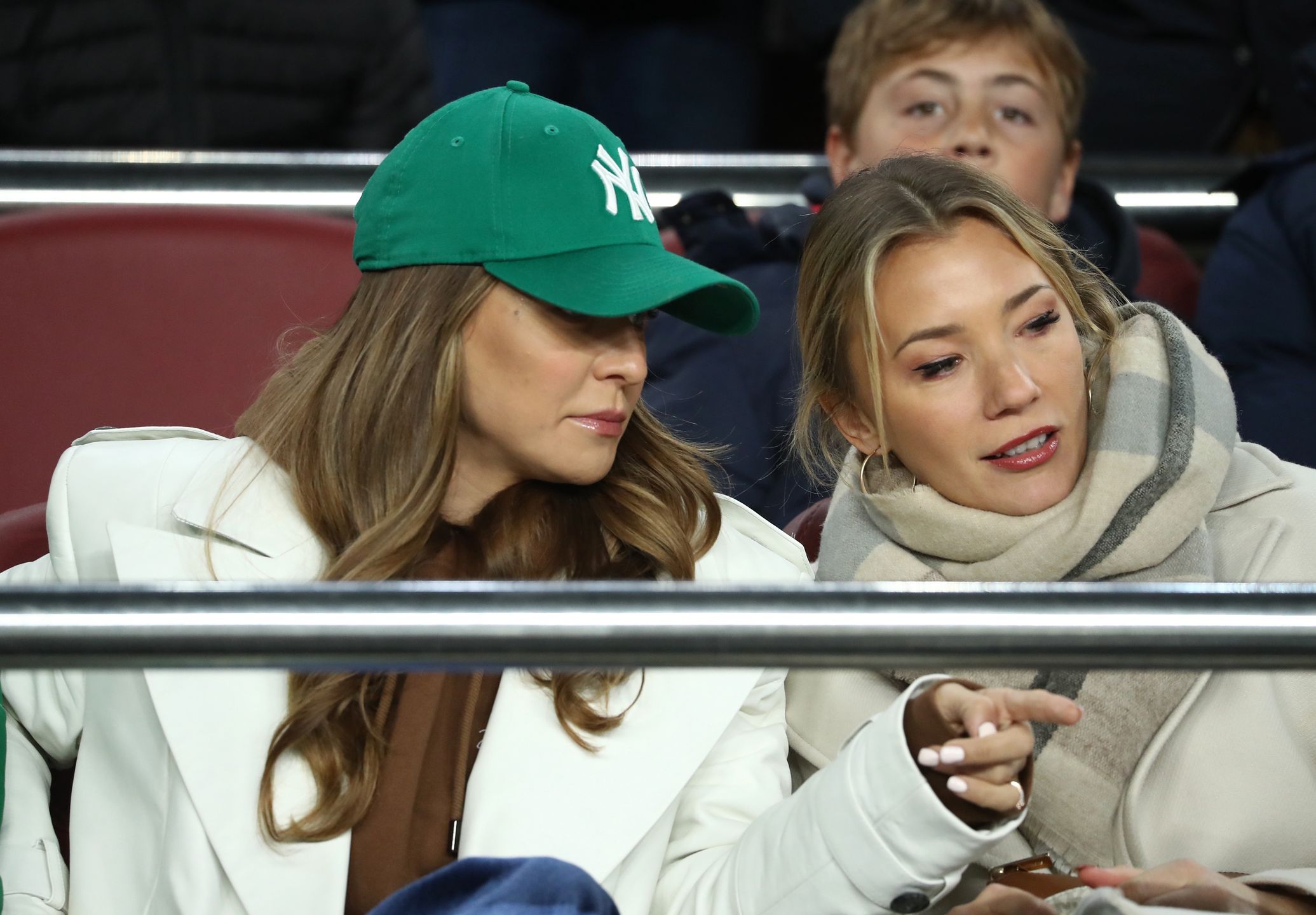 Anna Lewandowska na trybunach z WAGs