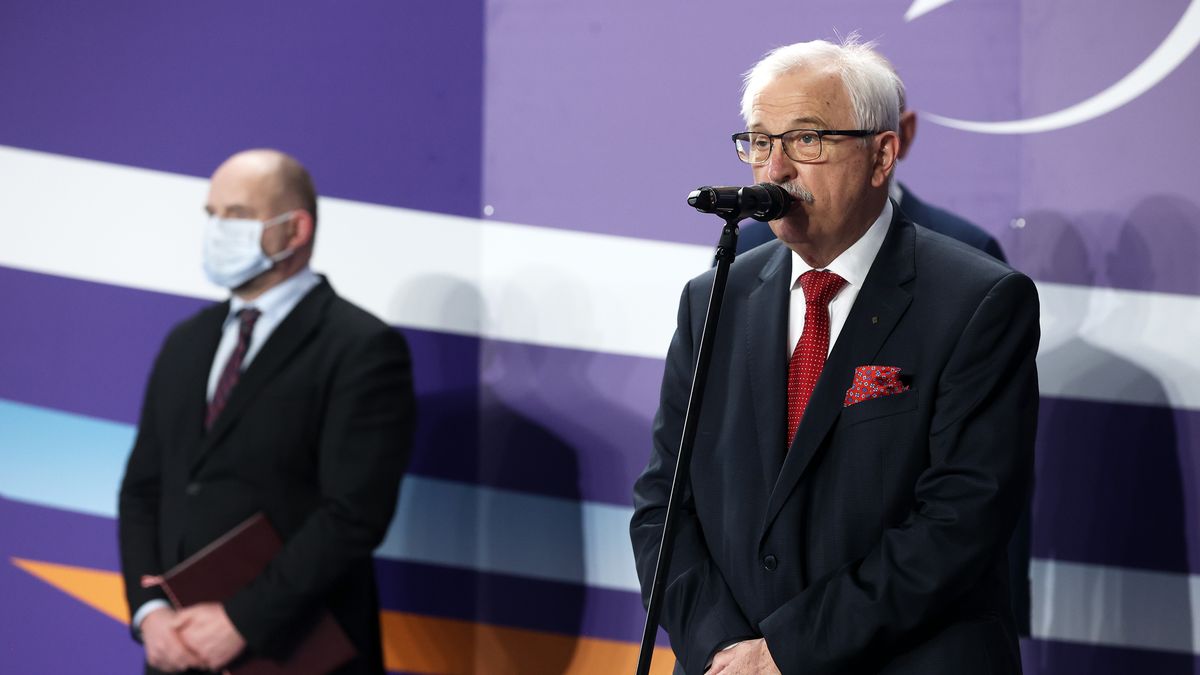 TORUN, POLAND - MARCH 04: Henryk Olszewski, President of PZLA speaks during the opening ceremony ahead of the European Athletics Indoor Championships at Torun Arena on March 04, 2021 in Torun, Poland. Sporting stadiums around Poland remain under strict restrictions due to the Coronavirus Pandemic as Government social distancing laws prohibit fans inside venues resulting in games being played behind closed doors. (Photo by Alexander Hassenstein/Getty Images for European Athletics)