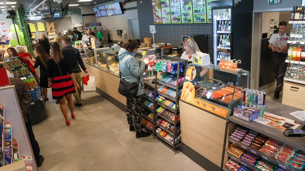 Pierwsza stacja paliw MOL w Polsce
Fot. Pawel Wodzynski/East News, Klemencice (woj. swietokrzyskie), 10.02.2023.  Pierwsza stacja w barwach MOL w Polsce, przy S7 w Klemencicach na nowym Miejscu Obslugi Podroznych.
Pawel Wodzynski