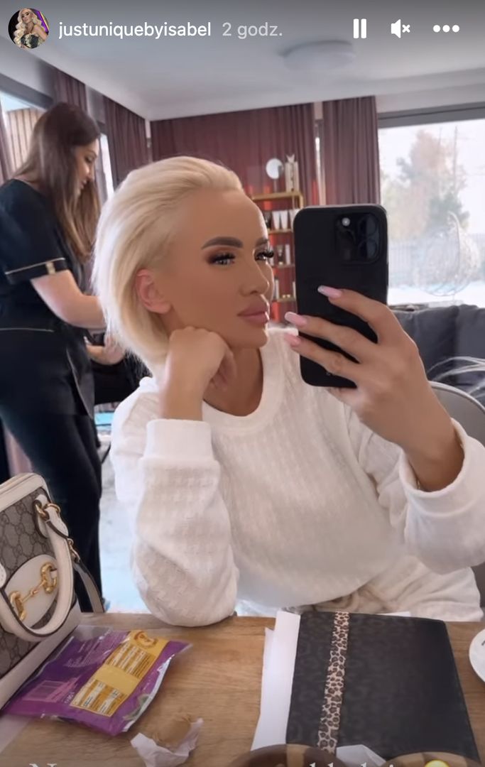 Izabela Macudzińska ściągnęła doczepiane włosy