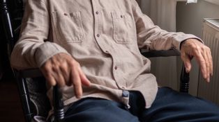 Musisz podeprzeć się przy wstawaniu? Problem zaczyna się po 30. roku życia