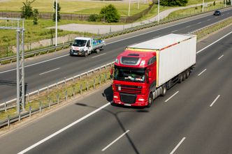 Ciężarówki przejadą po kiepskich drogach. Sejm przyjął zmianę wymuszoną przez UE