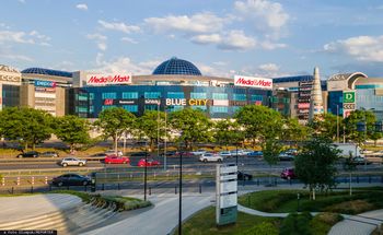 Odzieżowy gigant z Ukrainy wychodzi z Polski. "Zderzył się z kosztami"