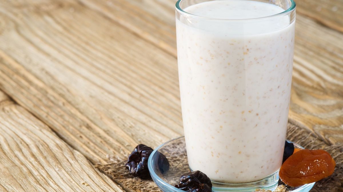 Koktajl odchudzający z suszonych śliwek i jogurtu