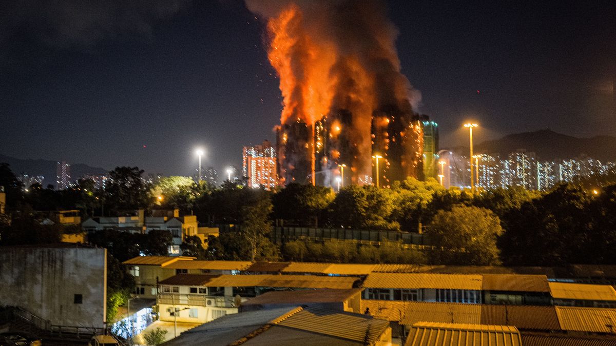 Płonące wieżowce w Hongkongu