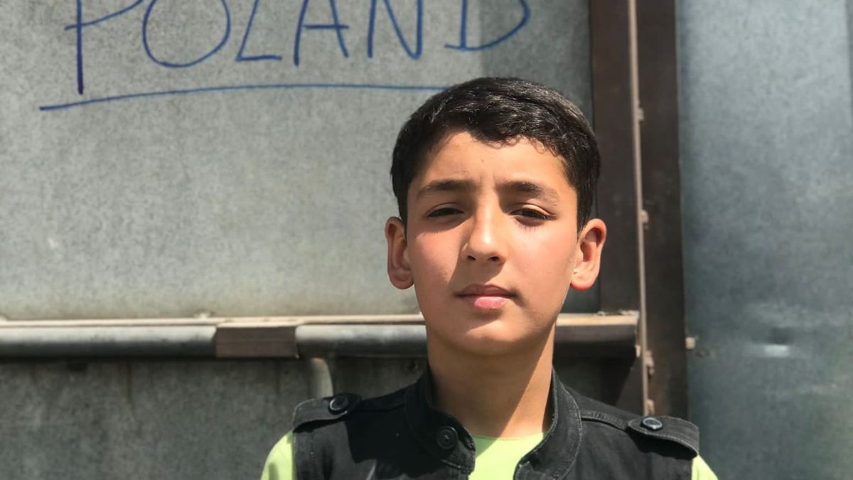 13-letni Fawad w trakcie próby ewakuacji zagubił swoją rodzinę. 