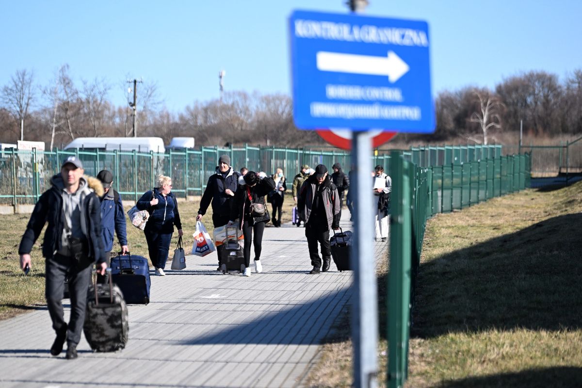 Польща скасувала всі коронавірусні обмеження для охочих виїхати українців