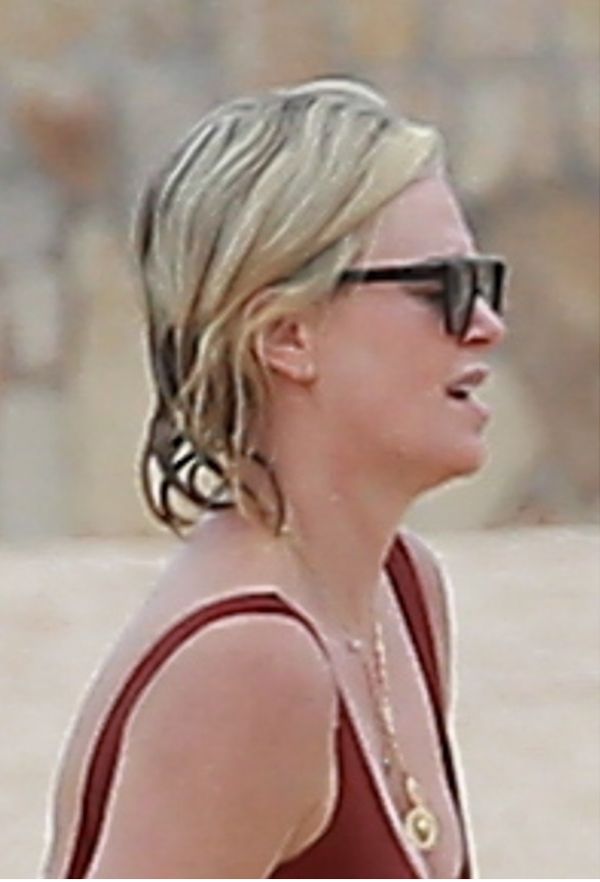 Charlize Theron z mamą na wakacjach