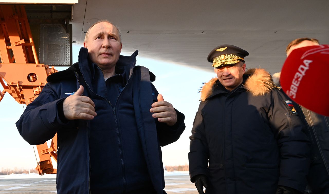 Russian President Vladimir Putin answers questions from journalists after a test flight aboard a Tupolev Tu-160 M strategic missile carrier during a visit to the Kazan Aviation Factory named after Sergei Gorbunov, a branch of the Tupolev military industry company, in Kazan, Republic of Tatarstan, Russia, 22 February 2024. Tu-160 (according to NATO codification - Blackjack) is a supersonic strategic missile carrier-bomber with variable sweep wings, developed at the Tupolev Design Bureau in the 1970-1980s. Although serial production of the Tu-160 was discontinued in the 1990s, works are underway in Russia to resume construction of the aircraft in a new look - Tu-160M. EPA/DMITRIY AZAROV/SPUTNIK/KREMLIN POOL MANDATORY CREDIT Dostawca: PAP/EPA.