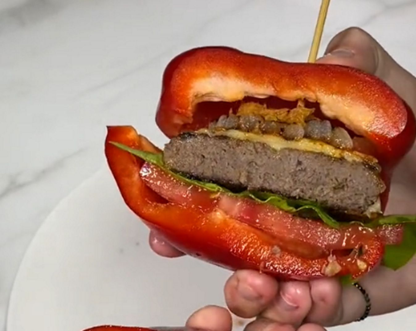 Zdrowy burger bez bułki. 