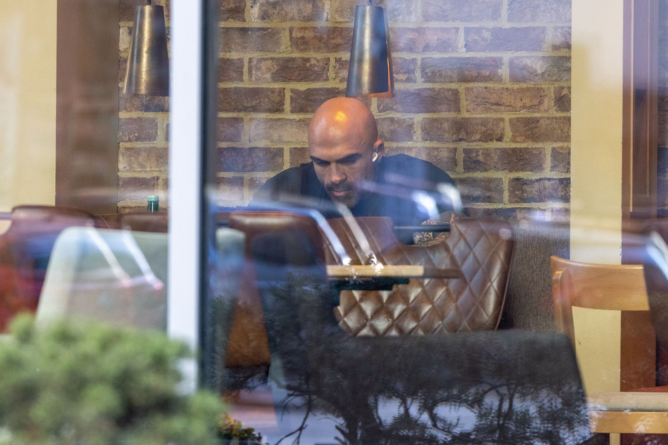 Samotny Akop Szostak na mieście