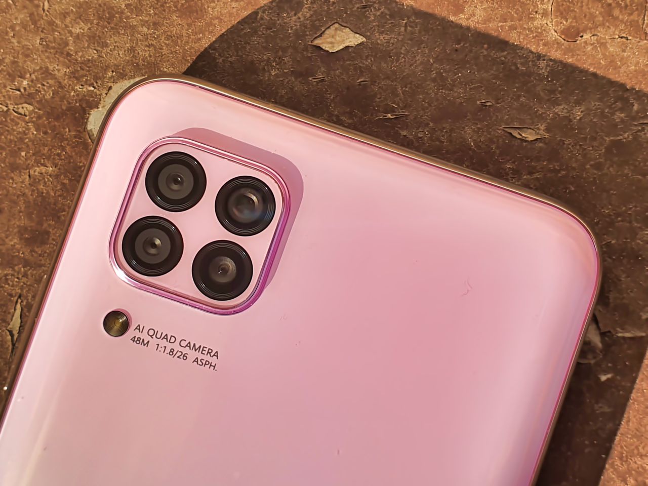 Huawei P40 lite: pierwsze wrażenia i zdjęcia z aparatu