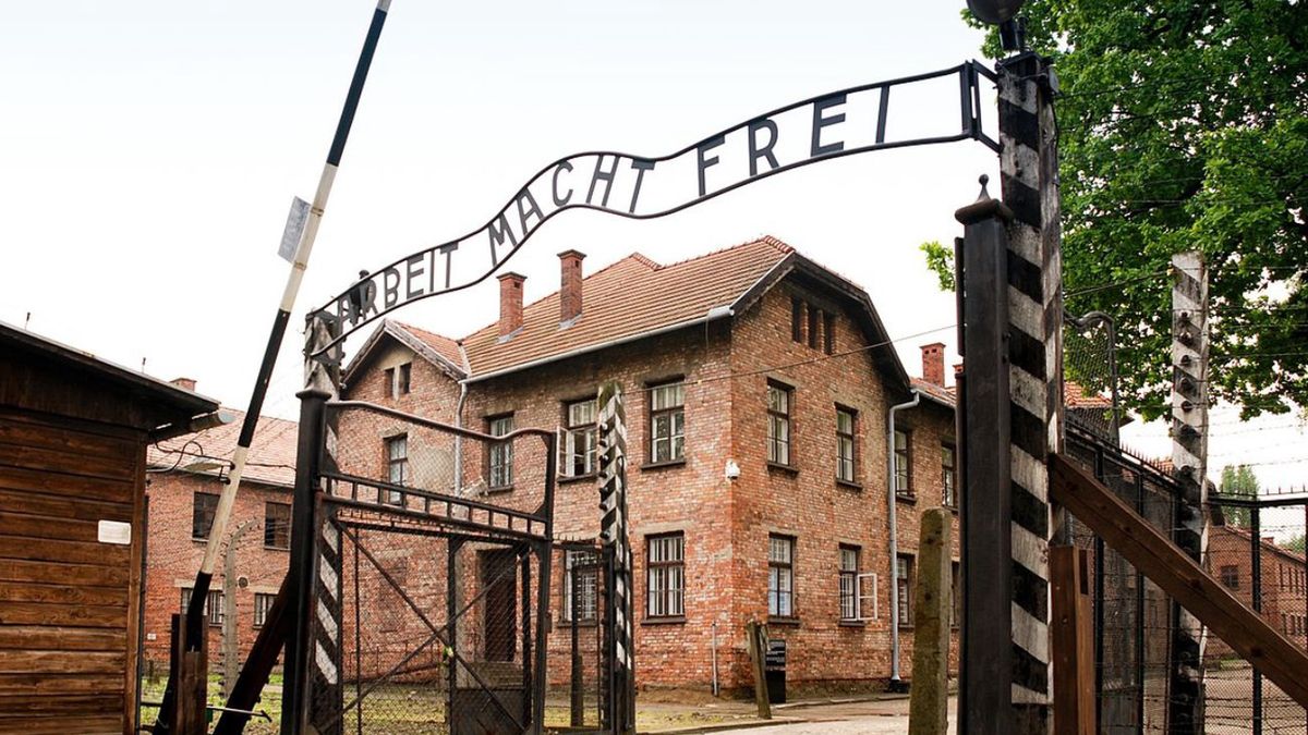 Uczniowie z Niemiec odwiedzili Auschwitz. Wideo obiegło sieć