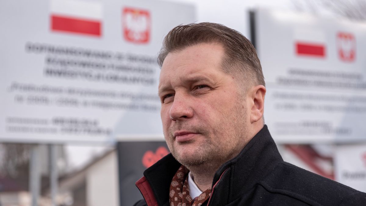 Boża Wola, 30.12.2021. Minister edukacji i nauki Przemysław Czarnek podczas otwarcia przebudowanego skrzyżowania dróg powiatowych w Bożej Woli, 30 bm. (kf) PAP/Wojtek Jargiło