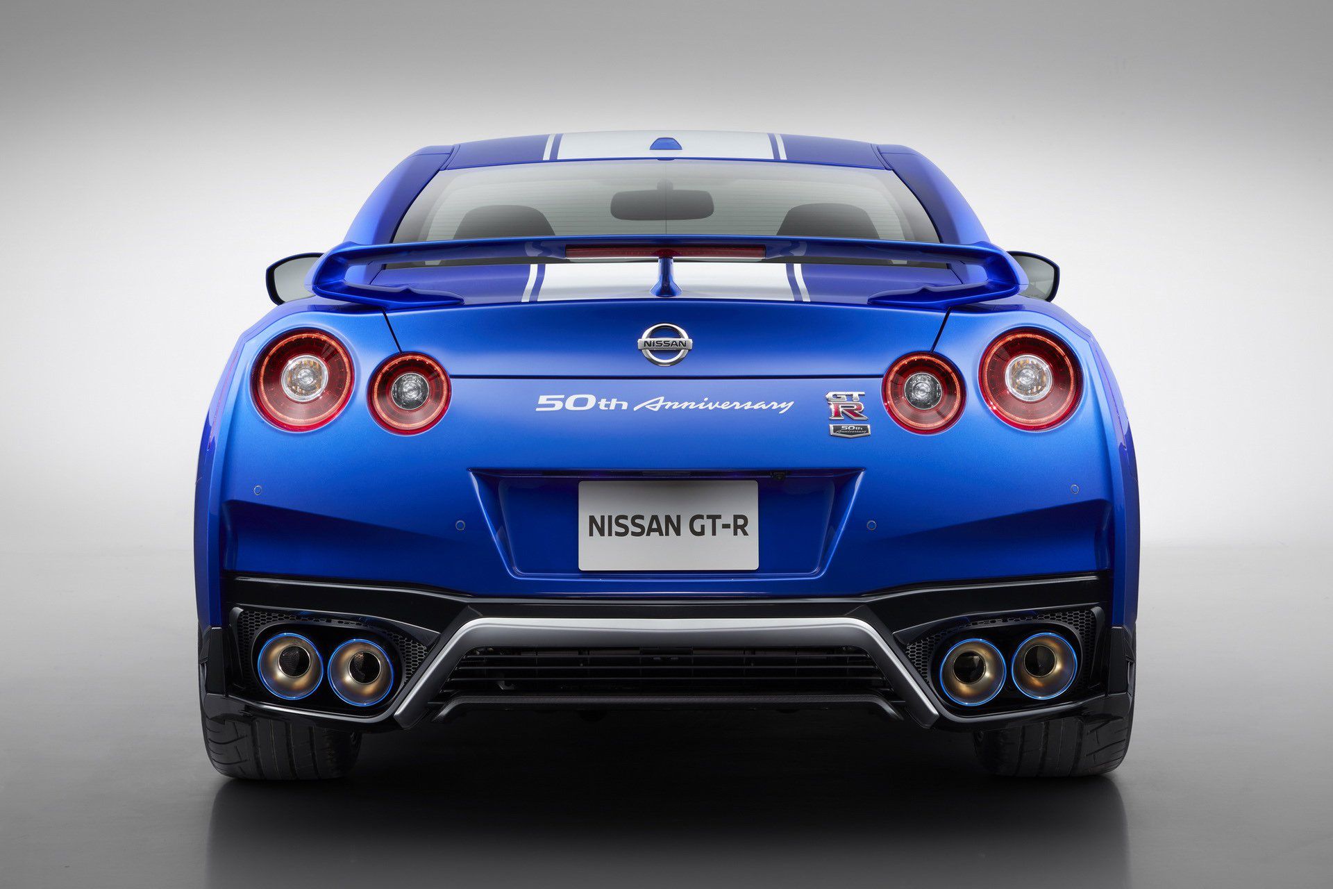 Dzięki subtelnemu napisowi z tyłu auta, każdy zauważy, że to model na 50-lecie rodziny GT-R.
