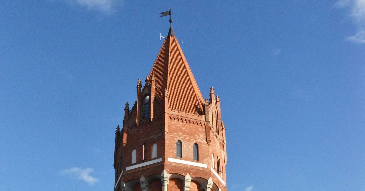 Malbork: "Noc filmowa" dla młodzieży w wieży na placu Słowiańskim