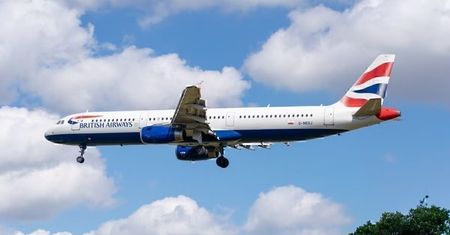 W kabinie Airbusa pękła szyba. Awaryjne lądowanie British Airways