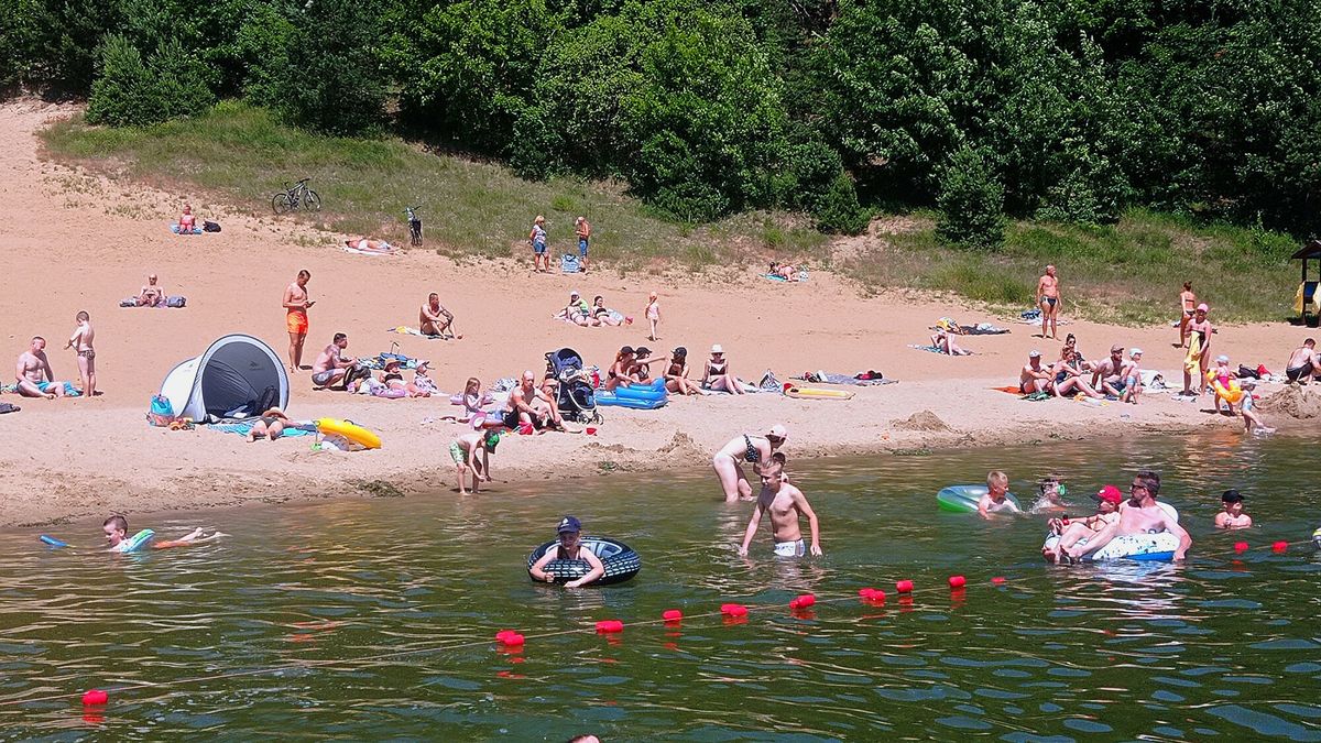reporter_baza_2022-07
25.06.2022  Kajkowo kapielisko strzezone i plaza w Kajkowie nieopodal  Ostrody  fot. Hubert Hardy/REPORTER
Hubert Hardy/REPORTER