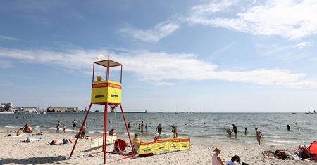 Akcja ratunkowa na plaży. Dzieci trafiły do szpitala