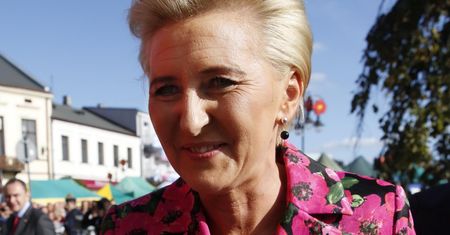 Agata Kornhauser-Duda składa życzenia pielęgniarkom i położnym. Wybrała kwiecistą sukienkę na wiosnę
