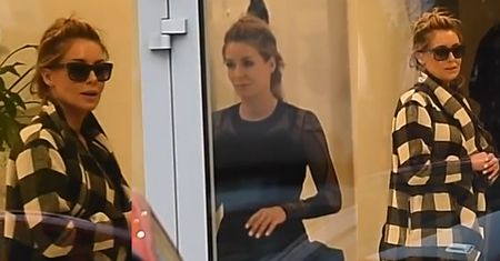 "Lady Rozenek" mierzy sukienkę w butiku