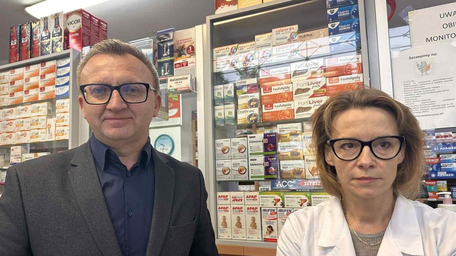 Starosta Marcin Piwnik i Kinga Radoń właścicielka Apteki NOVA wspólnie poinformowali o podtrzymaniu dyzurów do godziny 23 także w 2026 roku.