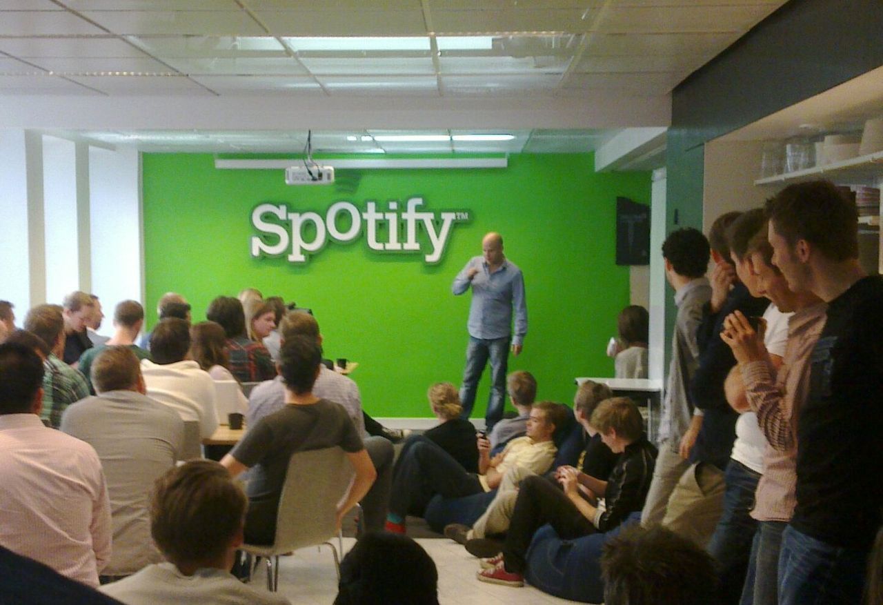 Daniel Ek na spotkaniu z pracownikami w 2010 r.
