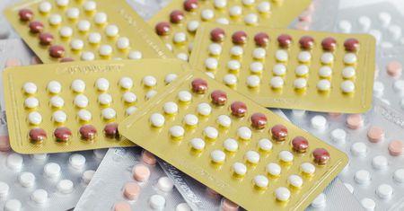4 najczęściej zadawane pytania o antykoncepcję hormonalną. Odpowiada ginekolog