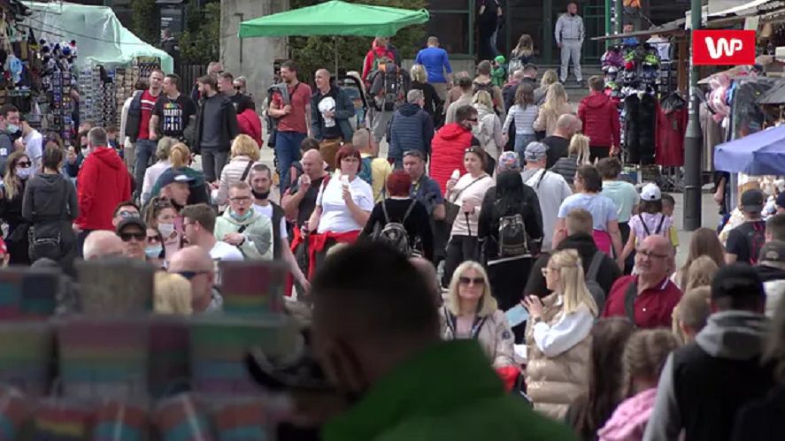 Kary za brak maseczek. Turyści w Zakopanem "zapomnieli" o pandemii