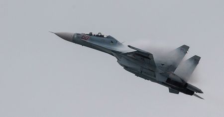 Rosjanie znowu musieli interweniować. Su-27 eskortował samolot zwiadowczy USA