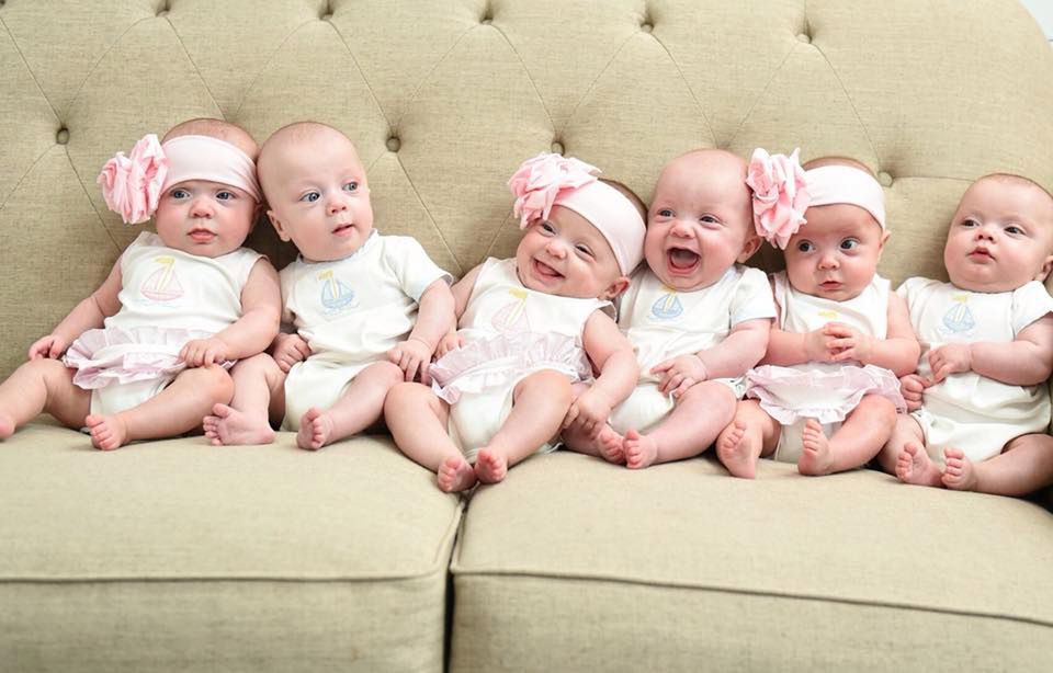 Sześcioraczki teraz [https://www.facebook.com/Gods-Divine-Nine-Miracles-in-the-Making-Waldrop-Sextuplets-334121663676760/]